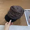 Sombrero Ecuestre Plisado Estampado Leopardo Vintage para Mujer 2026 Nuevo Boina de Alta Gama Parasol Diario Gorra de Repartidor