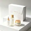 Cajas de regalo tipo libro con tapa abatible de alta gama hechas a medida, sets de productos cosméticos y para el cuidado de la piel, y cajas de regalo con relieve y estampado de lámina dorada.
