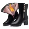 Botas da Mamãe 2026 Novas Botas da Moda de Salto Grosso Estilo Britânico Versátil Inverno Plus Veludo Quente Sapatos de Algodão Botas de Cano Médio