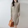 Nuevo vestido de punto de lana 100% de longitud media para otoño e invierno para mujer, cuello semi-alto, engrosado, falda hasta la rodilla