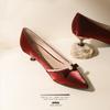 Primavera 2023 Novos Sapatos de Salto Alto com Salto Grosso e Bico Fino Femininos Sapatos Franceses com Laço de Pérola Salto Médio Sapatos Vermelhos de Casamento