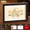 Calendario de escritorio con marco de fotos personalizado, adornos de escritorio personalizados, regalos creativos culturales y artísticos, regalos de Año Nuevo 2027, calendario de regalo creativo