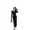 Elegante y sofisticado vestido de punto para mujer con cinturón en la cintura, corte ajustado, que realza la figura, falda ceñida al cuerpo con abertura, vestido largo