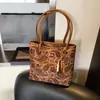 Bolsa de Grande Capacidade Bolsa Feminina 2025 Novo Design de Nicho High-End Outono e Inverno Bolsa de Ombro Retrô Bolsa Tote para o Dia a Dia