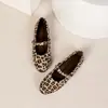 Sapatos Mary Jane de fivela de tira única novo tamanho grande com sapatos sapatos de vovó retrô bico redondo 2026 fundo plano estampa de leopardo primavera outono pelo