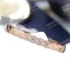 Oro Rosa de 18K, Oro, Platino y Oro Blanco Versiones Estrechas y Anchas de Exquisitos Brazaletes con Patrón de Diamantes Diagonales