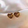 Brincos de Coração com Estampa de Leopardo Estilo Europeu e Americano para Mulheres 2025 Novo Estilo Quente Brincos de Luxo Acessível Super Bonitos Brincos de Outono e Inverno