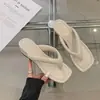 Chanclas de cuña con estampado de leopardo de moda para mujer, calzado de verano para exteriores, nuevo modelo 2026, que aumenta la altura, sandalias de playa versátiles