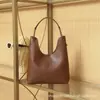 Bolsa de Axila Casual para o Dia a Dia 2026 Bolsa Tote Lisa com Textura Minimalista Tendência Retrô Chique Bolsa de Ombro