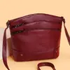 Bolsa Feminina de Grande Capacidade, Couro Macio, Novo Estilo da Moda para Mães de Meia-Idade, Bolsa de Ombro e Transversal de Alta Qualidade