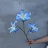 Flores artificiais em tons de azul para arranjos de solo, arranjos de flores para caminhos, flores artificiais em tons de azul com um toque de luxo para decorações de casamento