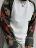 Camiseta de Manga Larga de Moda para Hombre Europea y Americana, Ajuste Holgado Primavera y Otoño, Bloques de Color Camuflaje, Top Waffle Bordado de Cuello Redondo al por Mayor