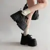 Mocasines de estilo británico para aumentar la altura para mujeres menudas, nuevos zapatos de cuero con cordones de suela gruesa para otoño de 2026, zapatos de vestir versátiles y modernos.