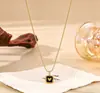 Exquisito y de Alta Gama Collar de Rubí Estilo Francés de Nicho con Colgante de Corazón, Cadena de Borlas, Collar para Clavícula de Acero Inoxidable