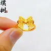 Artículo popular para transmisiones en vivo: Anillo de mariposa liso de cobre chapado en oro para mujer, ajustable, moderno y versátil, adecuado para el dedo índice o como anillo de cola