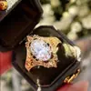 Anillo Ovalado de Zirconia Estilo Palacio Retro Nuevo para Mujer Oro Hueco Patrón Floral de Vid Tallado Abierto Ajustable Anillo para Mujer