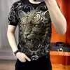 24 Novos Produtos Europeus de Alta Luxo Luxo Leve Versátil Moda Masculina Gola Redonda Design de Manga Meia Estação Estampagem com Strass Quente T-shirt Slim