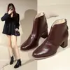 Botas Finas da Moda Tamanho Grande Salto Bloco Salto Alto Feminino 2026 Bico Quadrado Retrô Zíper Traseiro Botas de Tornozelo Outono Transfronteiriças Novo Estilo