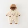 Mameluco acolchado con capucha estilo coreano para bebé con aplicación de oso, conjunto de algodón de invierno para recién nacido, traje para gatear para salidas de bebé