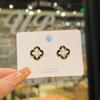 Pendientes de plata S925 con forma de aguja, hojas de rosa y flores frescas, trébol de cuatro hojas, elegantes pendientes de perlas a juego, pendientes de celebridades de Internet.