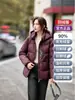 Chaqueta de Plumas de Ganso Blanco 90% Genuina de Gama Alta para Mujer 2026 Invierno Nueva Llegada con Capucha Engrosada Cálida Ropa Exterior Corta