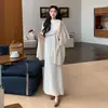 Conjunto casual de maternidad estilo francés para primavera y otoño, que incluye un vestido de punto tipo slip con un chal tipo capa para alargar la figura y realzar la elegancia.