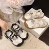 Sandalias Deportivas Casuales de Verano con Cierre Mágico 2026 Estilo Nuevo Lindas y Originales Sandalias de Punta Cerrada para Mujer, Transpirables y Versátiles, Diseño de Punta Grande de Nicho