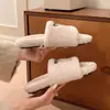 Chinelos Peludos Street Trendy Cool para Mulheres, Uso Externo, Novidades Outono/Inverno INS 2026, Chinelos de Algodão Planos com Uma Tira de Pelúcia em Camadas