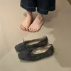 Outono/Inverno 2026 Sapatos de Ballet Retrô Francês Sapatilhas Vermelhas com Laço de Lã Bico Redondo Baixo Salto Baixo Sapatos Quentes Simples para Mulheres