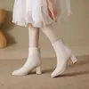 Botines Blancos para Mujer Tacón Grueso 2026 Otoño Invierno Versátiles Botas de Tacón Medio y Alto Botas Adelgazantes de Celebridad de Internet Botas Chelsea para Mujer