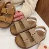 Sandalias estilo británico para niños 2026 primavera-verano nuevo modelo para niñas huecas de punta abierta zapatos de princesa versátiles de moda zapatos de playa modernos