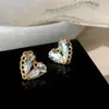Pendientes de Encaje Hueco con Forma de Corazón Elegantes y Lujosos Estilo Francés, Versátiles para el Trabajo, Joyería de Oreja Exquisita y Sencilla de Nicho