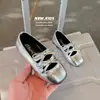 Sapatos de Couro para Meninas Estilo Novo Primavera e Outono Bico Quadrado Sapatos de Bebê Sapatos Doces de Princesa Sapatos Únicos com Laço Sapatos Brilhantes Venda por Atacado