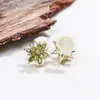 Aretes de Moda con Zirconia Verde Oliva Flor de Hielo Estilo Bosque, Diseño de Flor Tridimensional Fresco y de Alta Gama, Clips para Orejas Espirales para Mujer