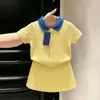 Conjunto de punto fino amarillo de verano 2026 para niñas estilo coreano, falda de manga corta con cuello Polo retorcido para bebé