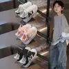 Tenis para niño, nueva colección primavera/otoño 2026, zapatos para niña, zapatos estilo concha para niños, tenis blancos casuales y transpirables para estudiantes de primaria