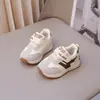 Sapatos Infantis 2026 para Primavera e Outono, Sapatos de Bebê para Meninos e Meninas, Tênis com Solado Macio, Sapatos Brancos para Crianças Pequenas, Sapatos Esportivos Respiráveis Antiderrapantes