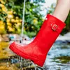 Botas de Lluvia de Moda Transfronterizas de Media Pantorrilla para Mujer, Suela Suave, Cómodas, Resistentes al Desgaste, Botas Impermeables, Zapatos de Goma Antideslizantes para Cocina, Zapatos Impermeables para Lavado de Autos para Mujer