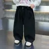 Pantalones de otoño elegantes y geniales para niños, nueva colección 2026, pantalones para bebé de pierna curva, pantalones largos casuales modernos y a la moda para niños pequeños