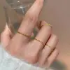 Anillo Minimalista de Lujo Cielo Estrellado de 1 mm, Anillo de Cola de Acero Titanio Chapado en Oro de 18K de Diseño Nicho, Anillo de Banda Lisa para Apilar