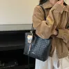 2026 Verão Nova Moda Clássica Feminina Retrô Grande Capacidade Alta Qualidade para o Trabalho Bolsa Tote de Ombro
