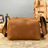 Nuevo modelo 2026 bolso de hombro grande para hombre hecho de cuero de curtición vegetal, tacto de alta gama, diseño de nicho tipo hobo