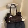 Bolsa de Mão para Motocicleta Estilo Deserto Coreano Feminina 2025 Outono/Inverno Nova Bolsa Tote Tendência Grande Capacidade para o Dia a Dia Bolsa de Ombro Único