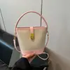 Bolso Transfronterizo para Mujer 2025 Nuevo de Moda Portátil Tipo Cubo Diseño de Nicho Costura de Color Contrastante Bolso de Hombro Cruzado