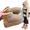 Botas de Neve Grossas para Crianças Botas Curtas Impermeáveis Antiderrapantes Novas de Inverno 2025 para Mulheres com Aumento Interno de Altura Sapatos de Algodão Botas Curtas com Revestimento de Veludo