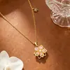 Meizu Tercer Distrito Transfronterizo Nicho Celebridad de Internet Bauhinia Giratoria Flor de Ciruelo Giratoria 360 grados Zirconia Collar Elegante