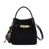 Bolso pequeño de mano con acabado mate texturizado para mujer, nuevo bolso tipo cubo retro otoño/invierno 2026, bolso de hombro/cruzado elegante y versátil