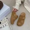 Chinelos casuais femininos com sola grossa e aumento interno de altura, coleção outono 2026, estilo meia-chinelo fechado na frente, design slip-on retrô, chinelo preguiçoso