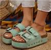 Sandalias de Tira Gruesa Estilo Birkenstock con Tachuelas para Mujer, Tallas Grandes Europeas y Americanas, Adecuadas para Uso en Exteriores, con Hebilla Metálica y Suela de Plataforma, en Stock