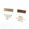 Aleación de Zinc Etiquetado Metálico Personalizado Ropa Equipaje Herrajes Placa de Nombre Logo Epoxi Placa Metálica Hecho a Medida